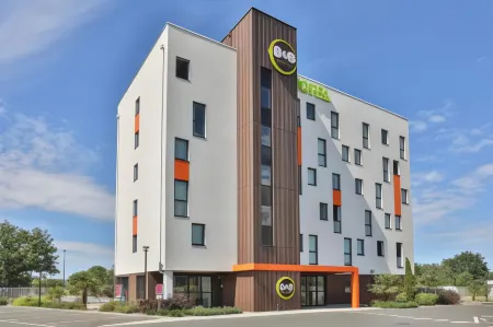 B&B Hotel la Roche-Sur-Yon Отели в г. Муийрон-ле-Каптиф