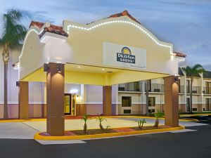 Days Inn & Suites by Wyndham Tampa near Ybor City