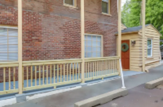 Walk to Restaurants and Shops Apt in Pennsylvania! Hotels in Pottstown