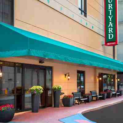 Courtyard Wilmington Downtown Hotel Exterior