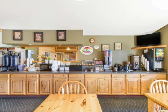 Super 8 by Wyndham McCall