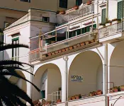 Hotel Lidomare Hotel dekat Ruga Nova Mercatorum (Via dei Mercanti)