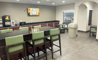 Super 8 by Wyndham San Antonio/Alamodome Area