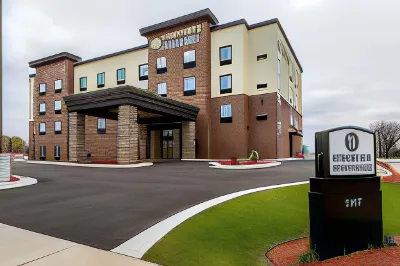 Cobblestone Hotel & Suites - Stevens Point Hotels near Greater Wausau Children＇s Museum