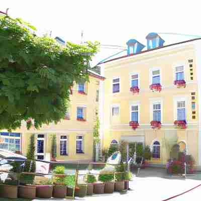 Hotel Merkur - Superior Hotel Exterior