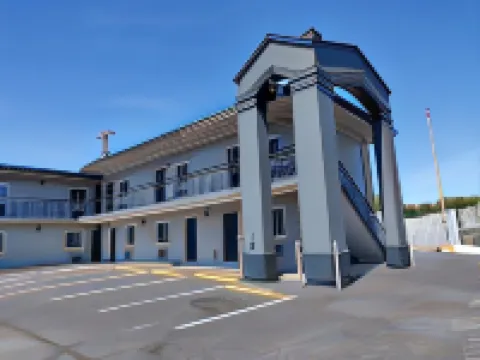 雪松灣酒店 桑達斯基酒店