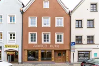 Altstadthotel Bachbräu Hotel dekat Schwimmbad Weilheim