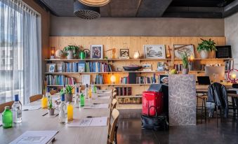 3. Moxy Bor..