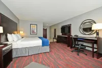 Holiday Inn Express & Suites Utica Hotels in Utica