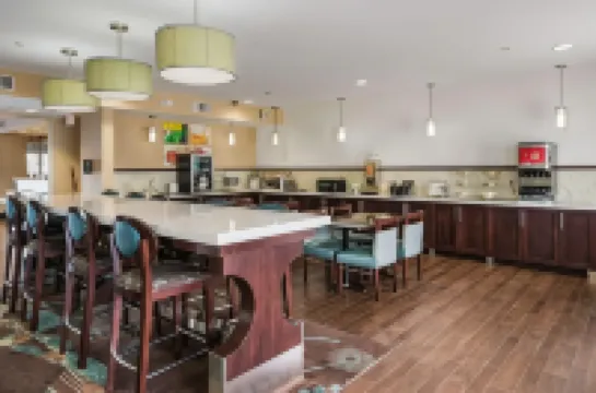 ควอลิตี้ อินน์แอนด์สวีทส์ ควินซี - ดาวน์ทาวน์