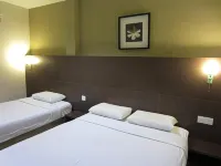 Radiant Hotel Hotels in Sitiawan