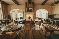 Logis Hôtels Château de La Barge Hotels in Chaintre