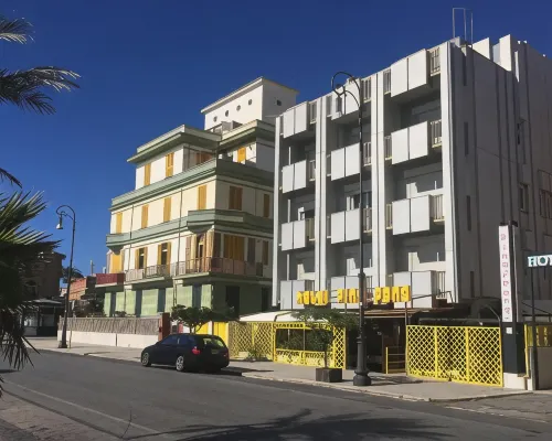 Hotel Ping Pong Hotels near Lido Centro Train Station