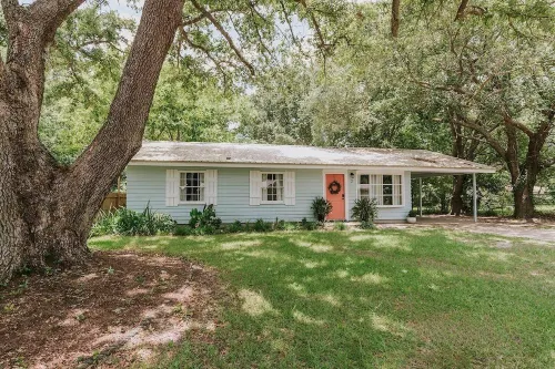 Maison Bleu - includes golf cart! Near the beach and downtown in Ocean Springs!