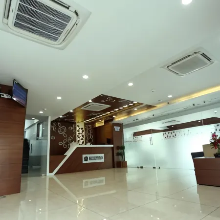 Hotel Avista - Unmarried Couples and Nri Not Allowed Отели рядом со станцией Vadodara Jn