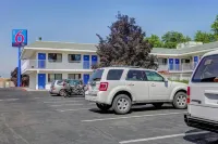 Motel 6 Medford, or - parking