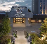 DoubleTree by Hilton West Edmonton Hotels in der Nähe von Giant Baseball Bat
