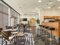 Hotel Mondo Hotels near Lora