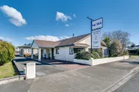 Gardner Court Motel - Pools