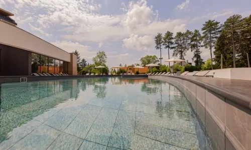 Avar Hotel