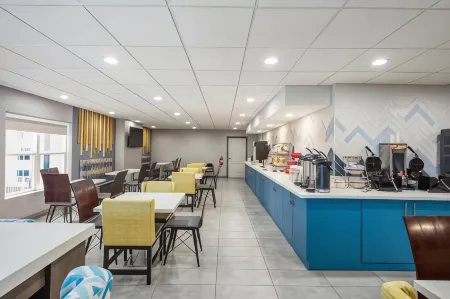 La Quinta Inn & Suites by Wyndham Lexington Park - Patuxent