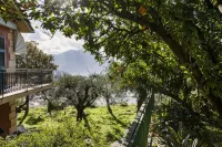 Wonderful Italy的雷科海景公寓帶花園 Zhang Aishan附近的飯店