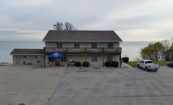 Algoma Beach Motel