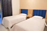 Kokonut Guesthouse فنادق في Gayungan