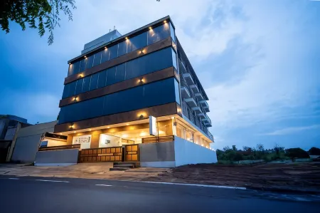 CROSS ROADS INN Отели рядом с достопримечательностью «Codissia Trade Fair Complex»