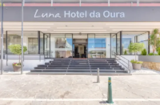 Luna Hotel da Oura فنادق في 