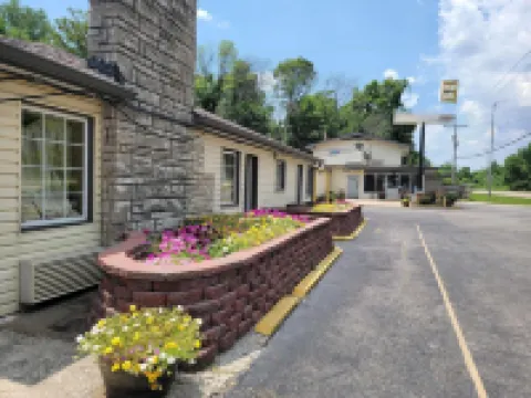 โรงแรมรอยัล รีแล็กซ์ อินน์ โรงแรมในSt. Clair County