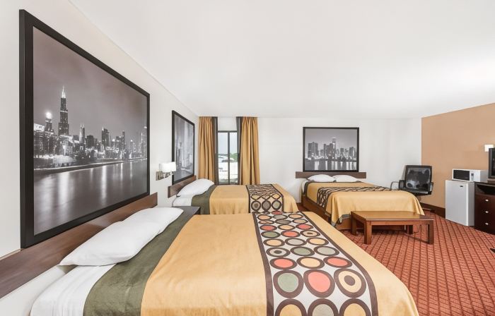 Super 8 by Wyndham Marshall