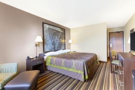 Super 8 by Wyndham Weston WV