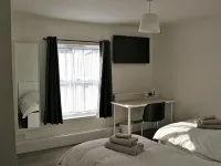 The Swan Inn Hotels in Eastleigh District