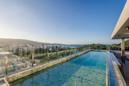 Your Exclusive Stay With Pool and Jacuzzi Just 500 Meters From the Beach - ELF Отели рядом с достопримечательностью «Lagoa Beach»