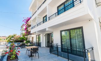 Leonis Hotel