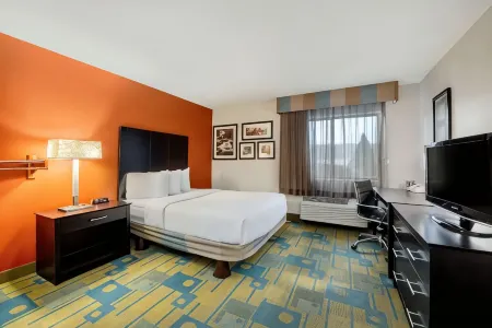 La Quinta Inn & Suites by Wyndham Mansfield Oh