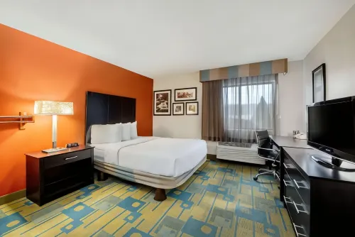 La Quinta Inn & Suites by Wyndham Mansfield Oh Hotel di Washington Township