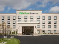 Holiday Inn Express & Suites Malone