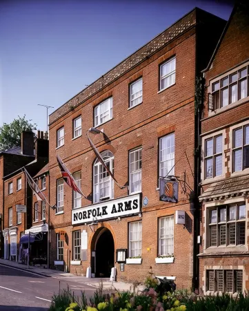 Norfolk Arms Hotel Отели в г. Аран Дистрикт