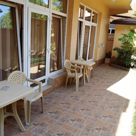 Laura Mini-Hotel