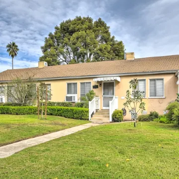 1 Mi to Dtwn Burbank: Mod Gem w/ Private Yard