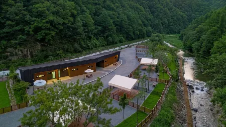 Hongcheon Gijari Campground Отели рядом с достопримечательностью «Palbongsan Tourist Site»