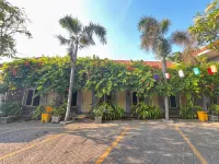 Clover Homestay Hotels in Mayangan
