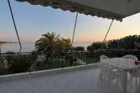 Galazia Akti - إطلالة على البحر