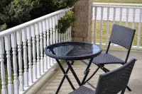 3 minutes drive to beach | Amazing Sunsets | Private Cozy Upper-Level Suite