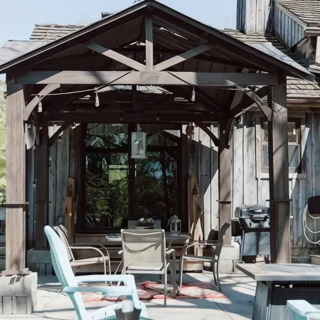 Historical and Spacious Shabby Cabin Retreat! Modern Amenities