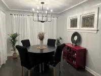 Black sheep cottage!Charming 2-bedroom cottage in peaceful West Allis - พร้อมWifi