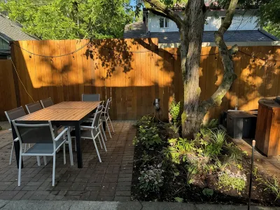 Charming Green Lake Craftsman – Hot Tub, AC, Dog Friendly, Walk to Lake & Cafés Hotels in Wallingford