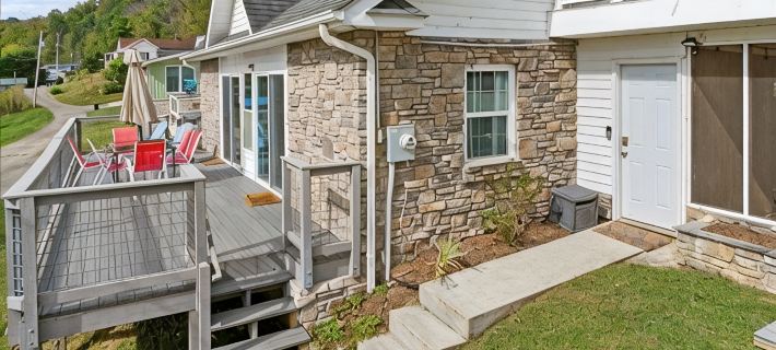 Waterfront Cottage with Private Dock on Claytor Lake. Pet Friendly! Hotels in Pulaski County